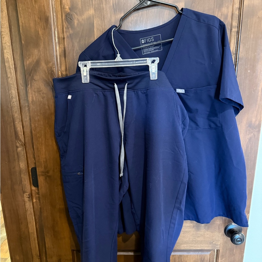 Figs Women's Navy Set